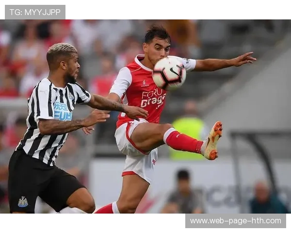 佛罗伦萨边路组合在训练场疯狂加练传切