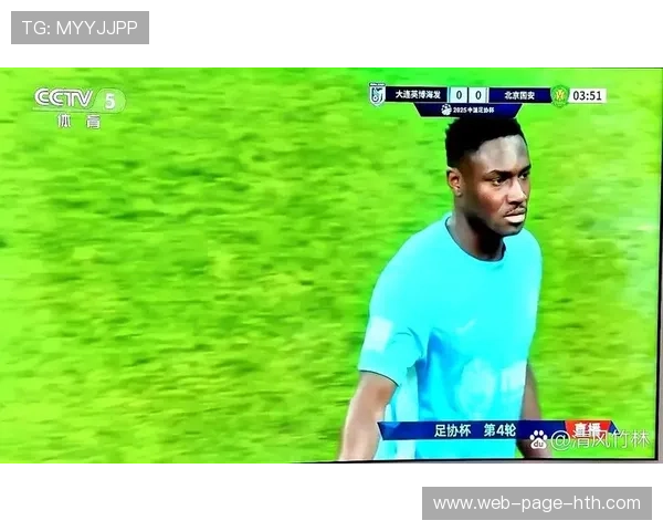 大连英博王禹前场传切配合制造射门机会——以节奏与默契点亮进攻胜景